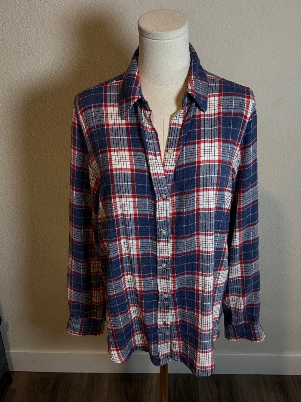 NWT Universal Thread Relaxed Fit Button Shirt Blue & Red Plaid size XS